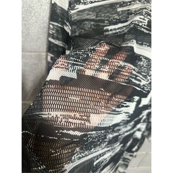 Dor Dor Couture ABSTRACT Bell Sleeve Mesh Sheer Medium Tunic Top - Picture 3 of 5